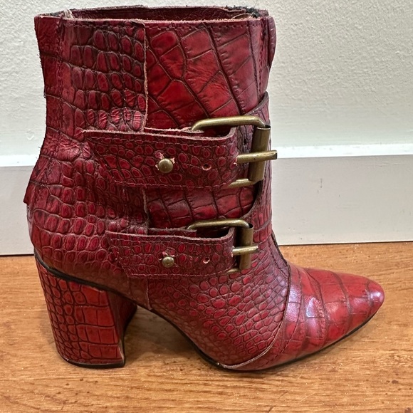 Freebird by Steven Joey Ankle Boot - Picture 2 of 6